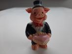 Bruidegom varken met ringen kussen, Ophalen of Verzenden, Zo goed als nieuw, Dier