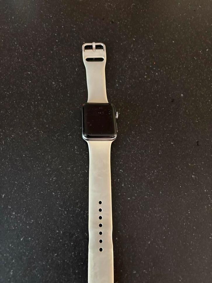 Defecte Apple Watch Series 3 - Onderdelen of Reparatie, Sieraden, Tassen en Uiterlijk, Smartwatches, Gebruikt, iOS, Grijs, Hartslag