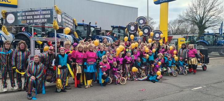 Grote loopgroep optocht carnaval disco kleurrijk, Kleding | Dames, Carnavalskleding en Feestkleding, Zo goed als nieuw, Carnaval