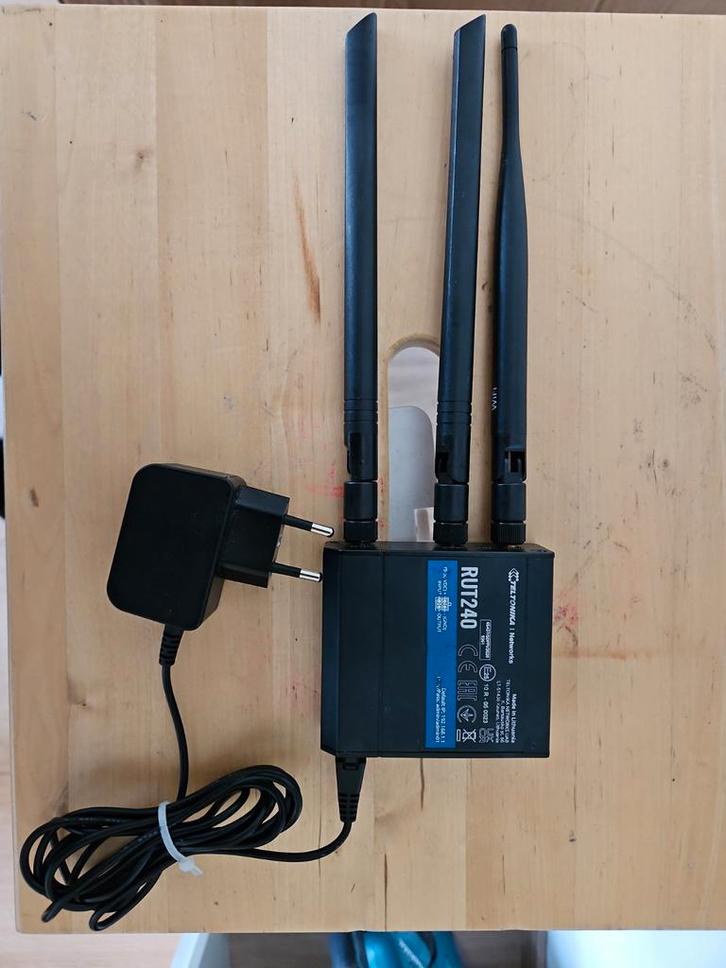 Teltonika RUT240 4G LTE Router, Computers en Software, Routers en Modems, Ophalen of Verzenden