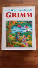 Groot sprookjesboek van Grimm met papierenkaft, Ophalen of Verzenden, Zo goed als nieuw