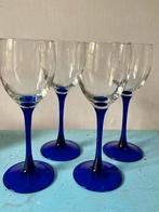 4 luminarc wijnglazen ‘neptune’ met kobaltblauwe steel, Blauw, Ophalen of Verzenden, Minder dan 50 cm, Glas