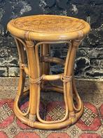 Vintage 70’s rond rotan bamboe krukje bohemian sfeervol, Huis en Inrichting, Krukjes, Ophalen of Verzenden, Gebruikt, Overige materialen