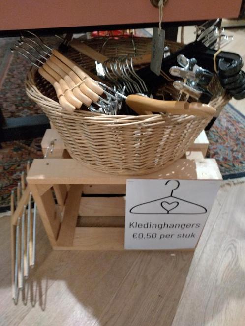 Kledinghangers kapstok kinderen en volwassenen, Kleding | Dames, Kledinghangers, Zo goed als nieuw, Hout, Kinderen, Ophalen of Verzenden