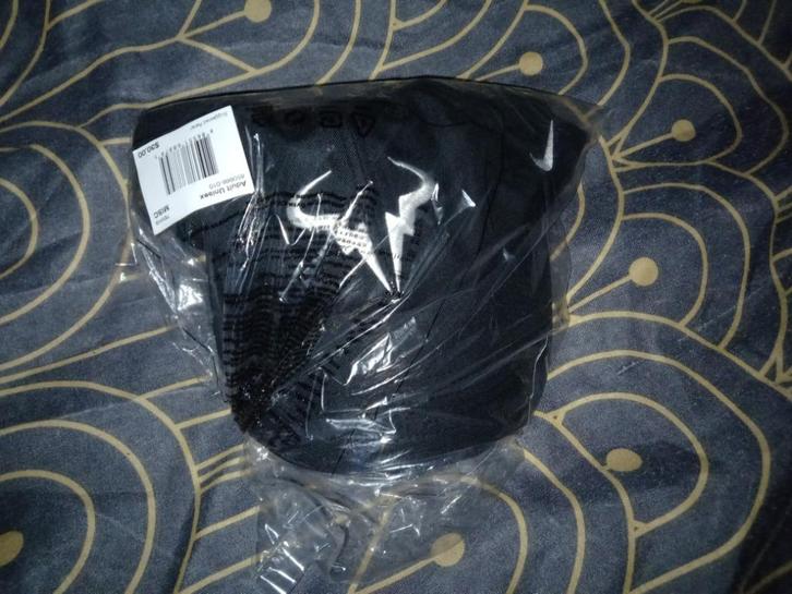 Splinternieuwe Nike Dri-Fit RAFA Cap - Zwart, Verzamelen, Sportartikelen en Voetbal, Nieuw, Pet of Muts, Overige sporten, Ophalen of Verzenden