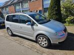 Volkswagen Touran 1.6 85KW AUT 2005 Grijs, Auto's, Origineel Nederlands, Te koop, Zilver of Grijs, 5 stoelen