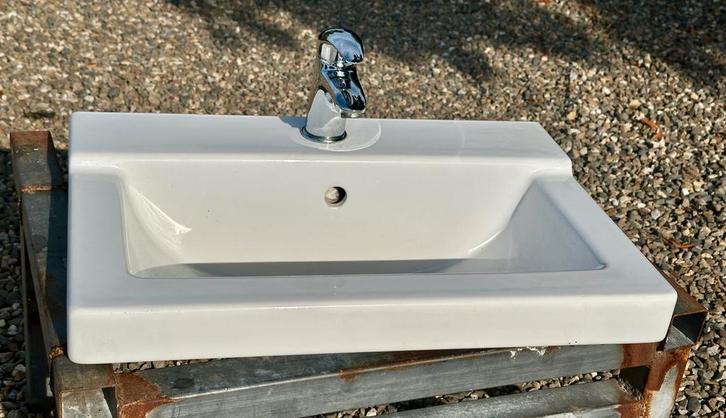 Wastafel met mengkraan, Doe-het-zelf en Verbouw, Sanitair, Gebruikt, Wastafel, Steen, Ophalen