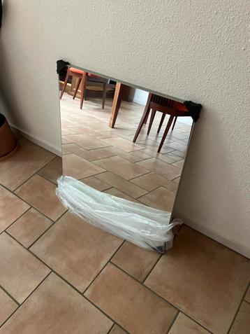 2x spiegel beschikbaar voor biedingen