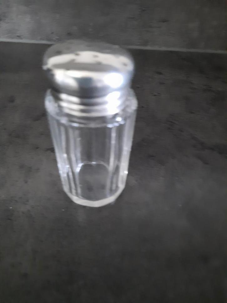 Glazen talkpoeder strooier met verzilverde dop, Antiek en Kunst, Antiek | Keukenbenodigdheden, Ophalen of Verzenden