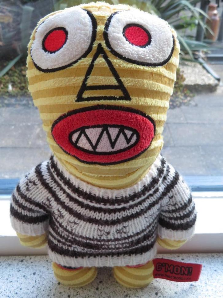 Zachte pop in gebreide trui van C ' Mon Opel Corsa, Kinderen en Baby's, Speelgoed | Knuffels en Pluche, Zo goed als nieuw, Overige typen