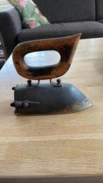 Antiek kolenstrijkijzer / strijkbout met houten handvat, Antiek en Kunst, Ophalen of Verzenden