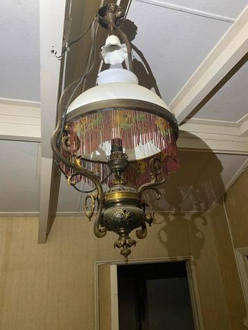 Antieke hanglamp met kralen beschikbaar voor biedingen