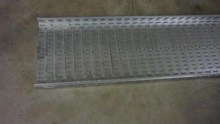 175. Legrand kabelgoot / van geel kabelgoot / smart P31 goot, Hobby en Vrije tijd, Elektronica-componenten, Nieuw, Ophalen