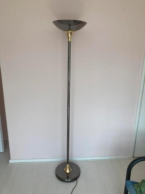 Design vloerlamp met luxe messing accenten, Huis en Inrichting, Lampen | Vloerlampen, Gebruikt, 150 tot 200 cm, Metaal, Ophalen