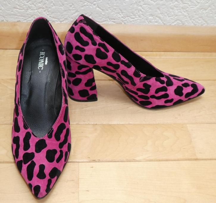 Sacha Iconic pumps maat 40 fuchsiaroze zwarte panterprint, Kleding | Dames, Schoenen, Zo goed als nieuw, Pumps, Roze, Verzenden