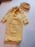 Oude gele barbie mantel, Ophalen of Verzenden, Gebruikt, Kleertjes