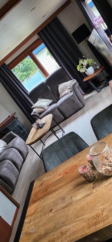 Comfortabel grijs bankstel met relaxfunctie en USB, Huis en Inrichting, Tafels | Salontafels, Gebruikt, 75 cm of meer, 200 cm of meer