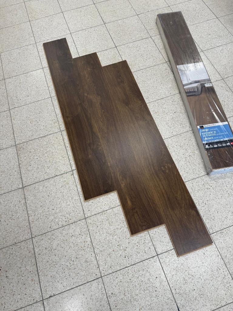 Restpartij Laminaat wees er shel bij weg =weg, Ophalen, Zo goed als nieuw, 75 m² of meer, Laminaat