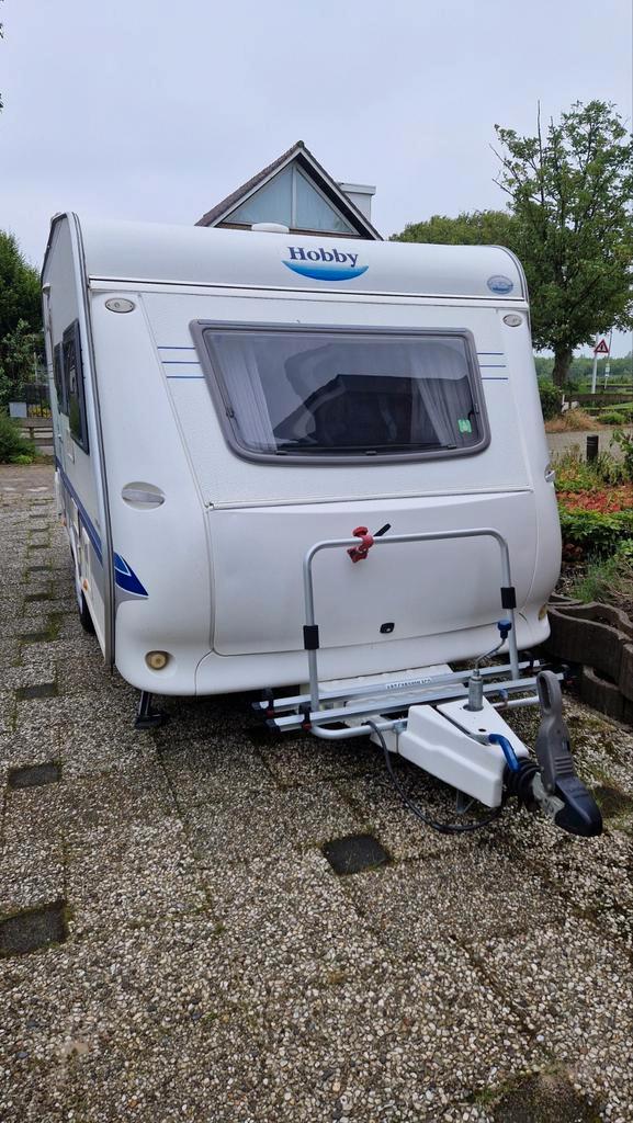 Hobby Exellent easy 400; mover, voortent, 2fietsendragers, Caravans en Kamperen, Caravans, Particulier, tot en met 4, 750 - 1000 kg