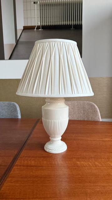 Wedgwood lampen voet met Laura Ashley lampenkap beschikbaar voor biedingen