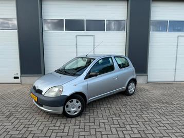 Toyota Yaris 1.0 16V Vvti 3DR 2002 Grijs beschikbaar voor biedingen