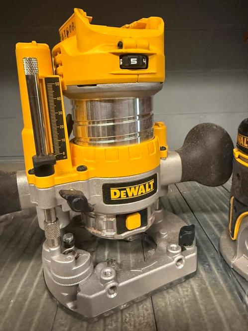 De walt, frees, Doe-het-zelf en Verbouw, Gereedschap | Freesmachines, Zo goed als nieuw, Elektrisch, Bovenfrees, Ophalen