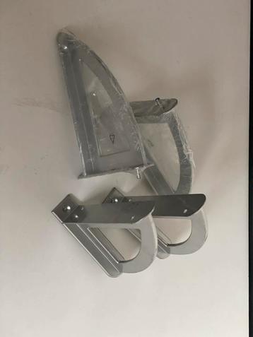 4 Nieuwe Boekensteunen - 15-20cm Planken beschikbaar voor biedingen