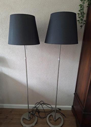 2 staande lampen beschikbaar voor biedingen