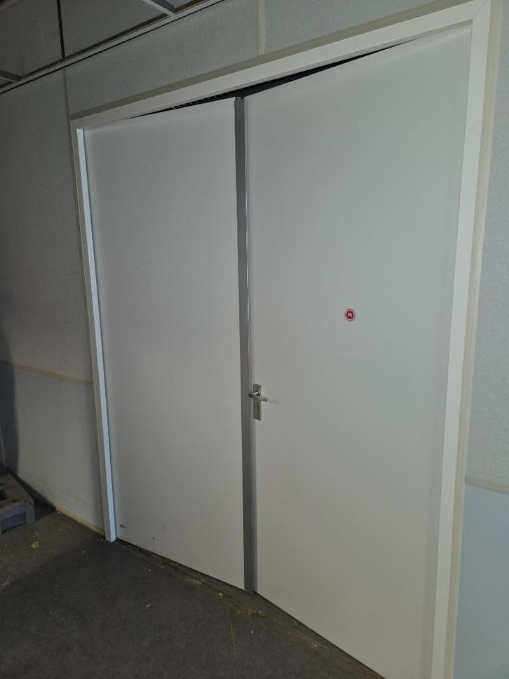 Uitslaande deuren dubbele deuren ( 142 ), Doe-het-zelf en Verbouw, Deuren en Horren, Gebruikt, Binnendeur, 200 tot 215 cm, 120 cm of meer