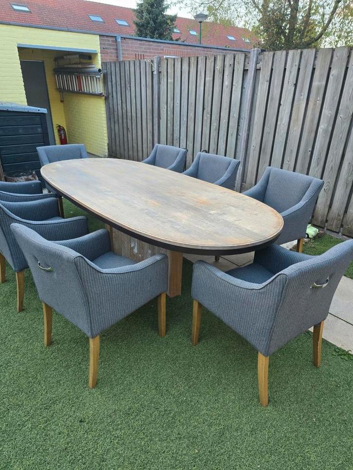 Grote ovale eikenhouten eettafel met 8 stoelen., Huis en Inrichting, Tafels | Statafels, Gebruikt, Ophalen