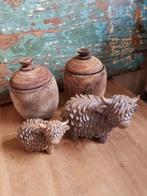 Decoratie set. 2 nepalese potten + 2 Schotse hooglanders, Huis en Inrichting, Woonaccessoires | Overige, Ophalen of Verzenden