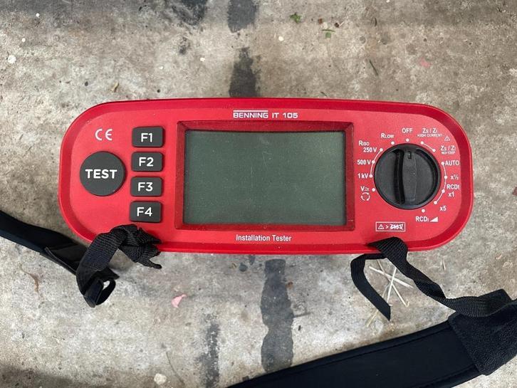 Benning IT 105 Installatietester VDE-norm 0100, 0105, Doe-het-zelf en Verbouw, Meetapparatuur, Gebruikt, Multimeter, Ophalen of Verzenden