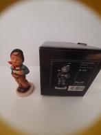 Hummel beeldje 560 "Een vrolijke gast", Verzamelen, Ophalen of Verzenden, Zo goed als nieuw, Hummel