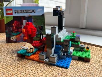 Lego Minecraft 21172 - Het Verwrongen Portaal beschikbaar voor biedingen