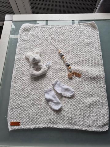 Zelfgehaakt babydekentje set wit beschikbaar voor biedingen