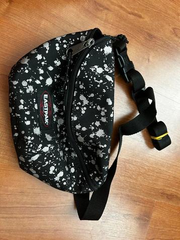 Eastpak heuptas zwart / zilver beschikbaar voor biedingen