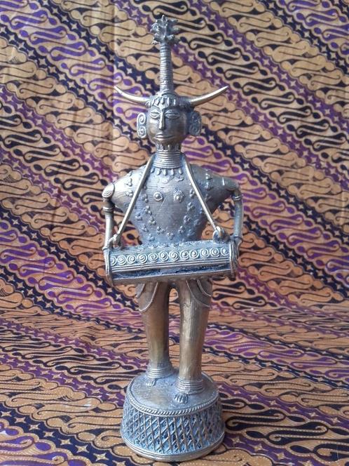 Mooi oud brons beeldje uit India van man met trommel 25,3 cm, Antiek en Kunst, Kunst | Niet-Westerse kunst, Ophalen of Verzenden