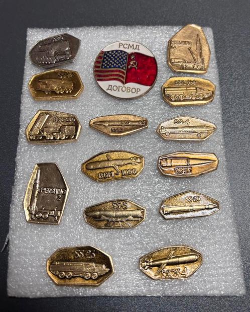 Set van 15 Sovjet Speldjes – INF-verdrag & Kernwapenontmante, Verzamelen, Speldjes, Pins en Buttons, Zo goed als nieuw, Ophalen of Verzenden