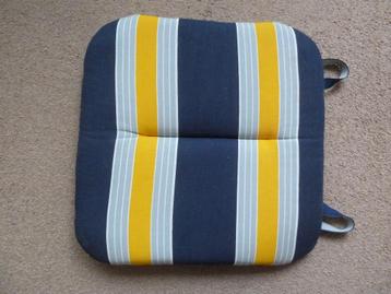 kussen voor hocker beschikbaar voor biedingen