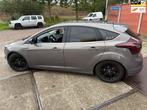 Ford Focus 1.0 EcoBoost Titanium, Gebruikt, Zwart, Bruin, 635 kg