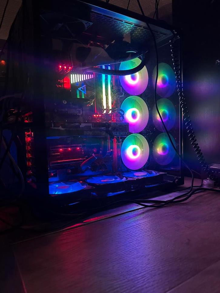 Gaming setup met goede en sterke PC, Computers en Software, Desktop Pc's, Nieuw, 4 Ghz of meer, SSD, 32 GB, Met videokaart, Met monitor