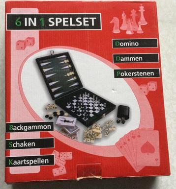 6 in een Spellen in koffertje beschikbaar voor biedingen