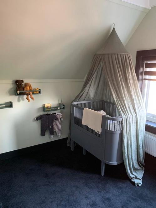 Sebra Kili baby en juniorbed grey, Kinderen en Baby's, Kinderkamer | Bedden, Gebruikt, Minder dan 140 cm, Lattenbodem, Matras