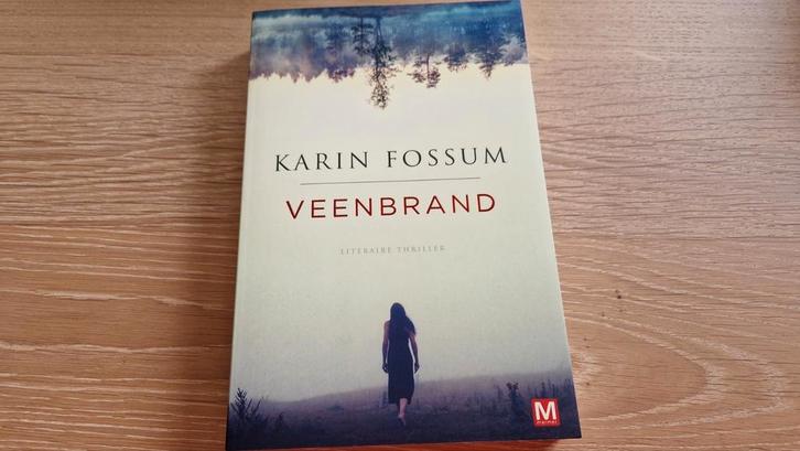 Karin Fossum - Veenbrand, Boeken, Thrillers, Zo goed als nieuw, Scandinavië, Ophalen of Verzenden