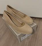 Mooi suede sleehak van Tamaris zgan, Tamaris, Pumps, Beige, Ophalen of Verzenden