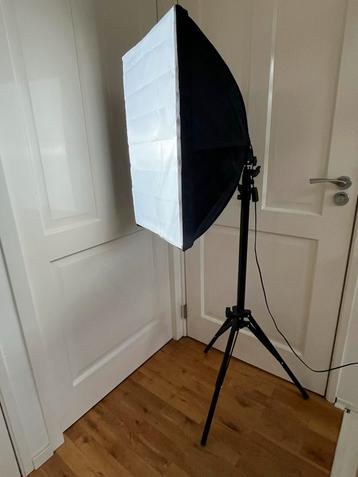 Fotografie Lamp met Softbox en Statief beschikbaar voor biedingen