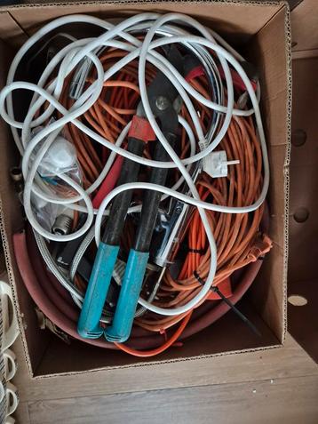 Schuuropruiming. Veel gereedschap en elektra beschikbaar voor biedingen