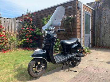 IVA Venti 50, geel kenteken, incl 2x helm + slot beschikbaar voor biedingen