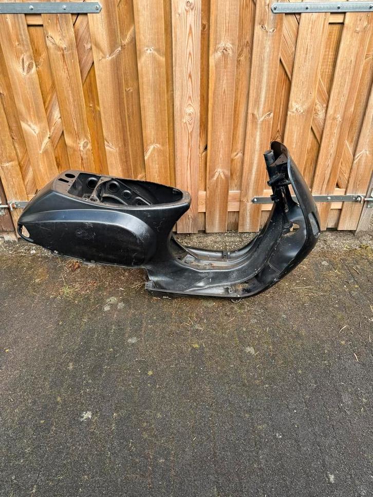 Vespa LX/S frame zonder 123 voor schadeherstel harde bodem, Motoren, Tuning en Styling, Ophalen of Verzenden