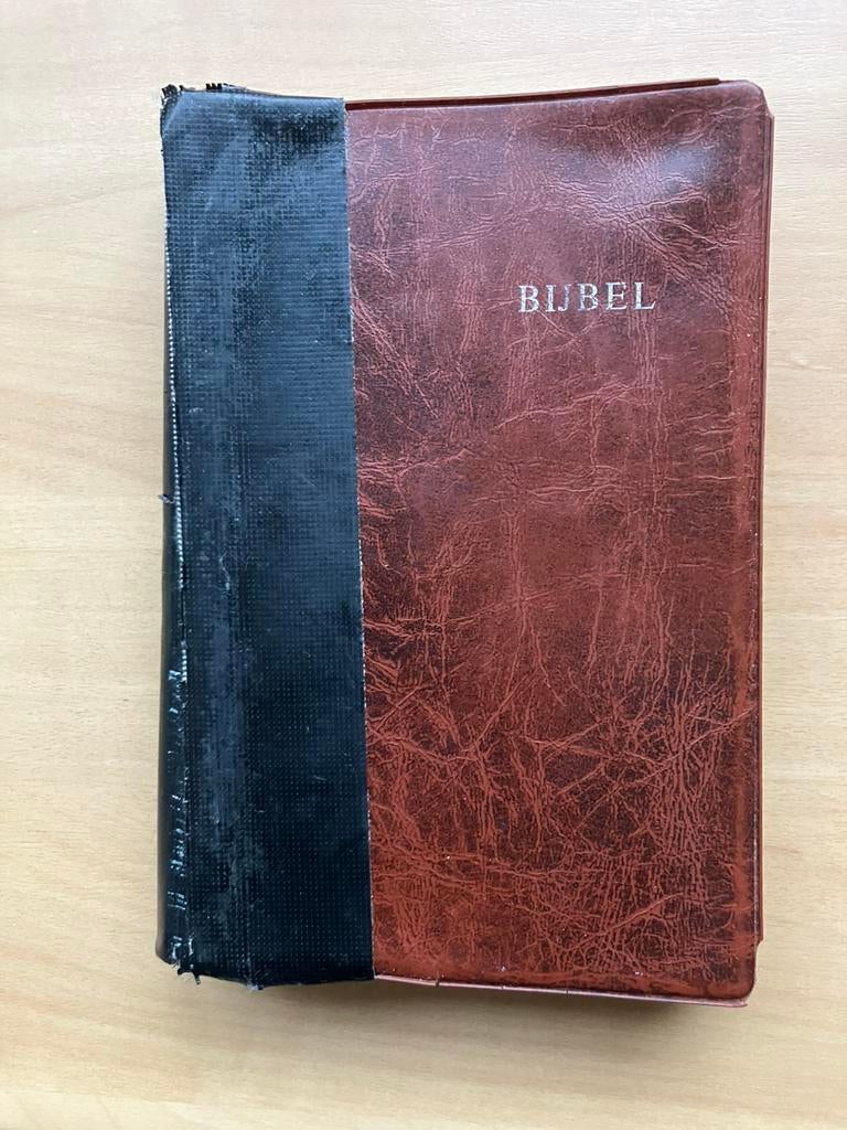 Bijbel 1985 , oude en nieuwe testament, Sieraden, Tassen en Uiterlijk, Portemonnees, Ophalen of Verzenden, Zo goed als nieuw